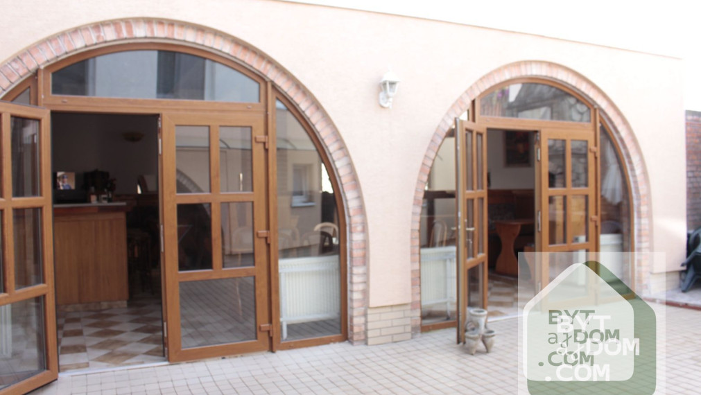 Obchod, pizzeria a nájomné byty pod jednou strechou v Zohore