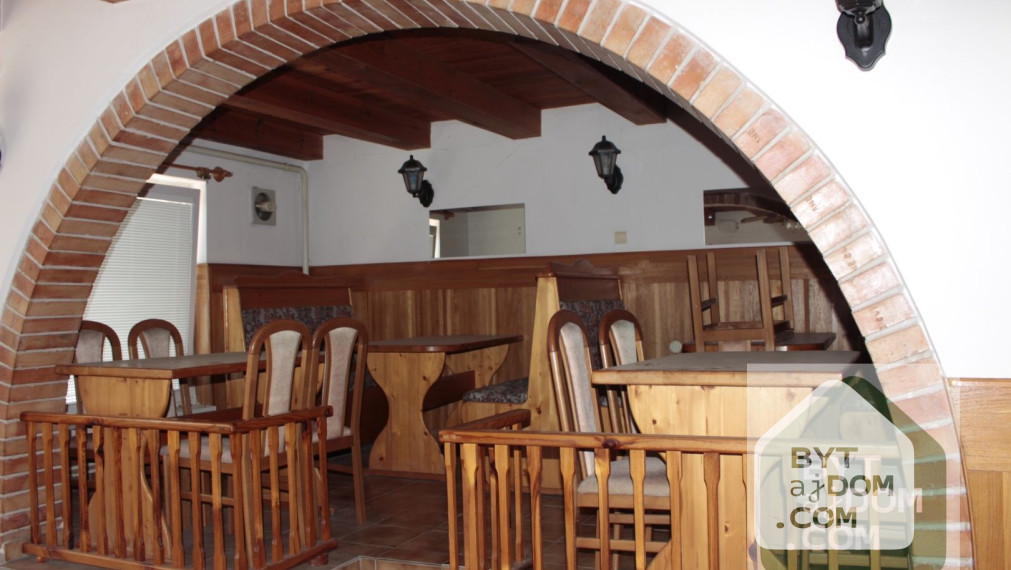 Obchod, pizzeria a nájomné byty pod jednou strechou v Zohore