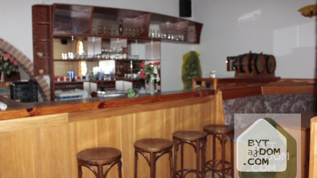 Obchod, pizzeria a nájomné byty pod jednou strechou v Zohore