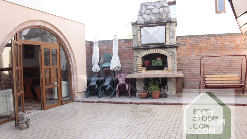 Obchod, pizzeria a nájomné byty pod jednou strechou v Zohore