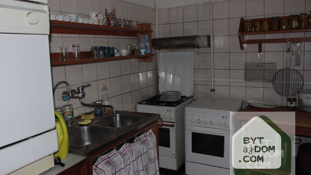 Obchod, pizzeria a nájomné byty pod jednou strechou v Zohore