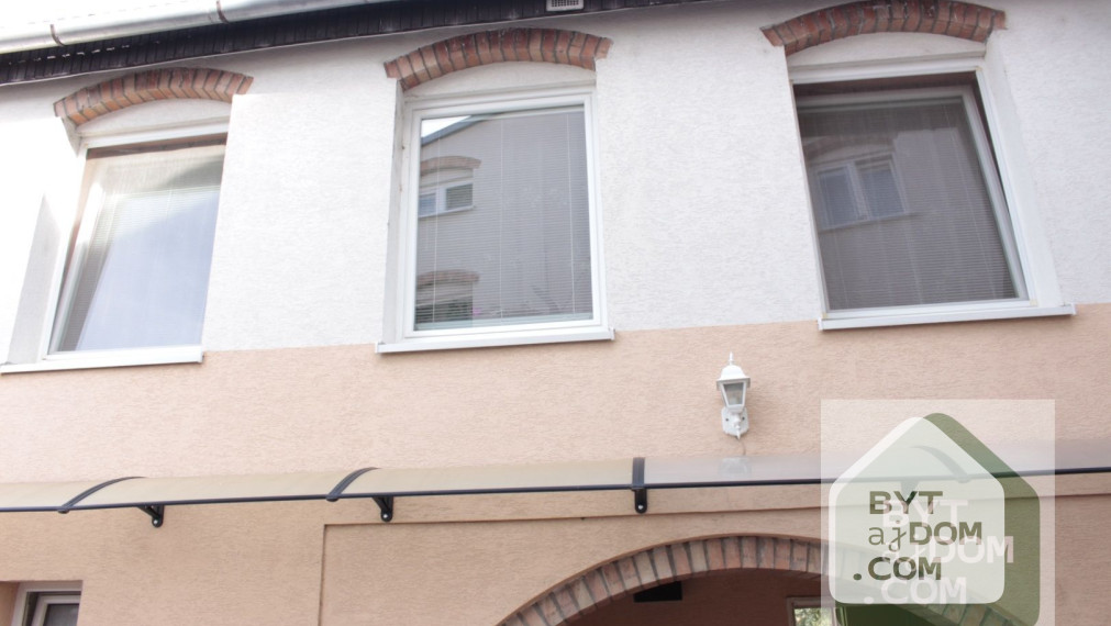 Obchod, pizzeria a nájomné byty pod jednou strechou v Zohore