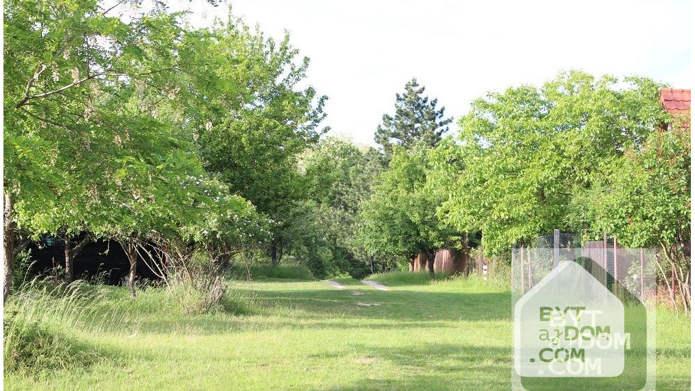 Pozemok v Stupave s výhľadom Lintávy.