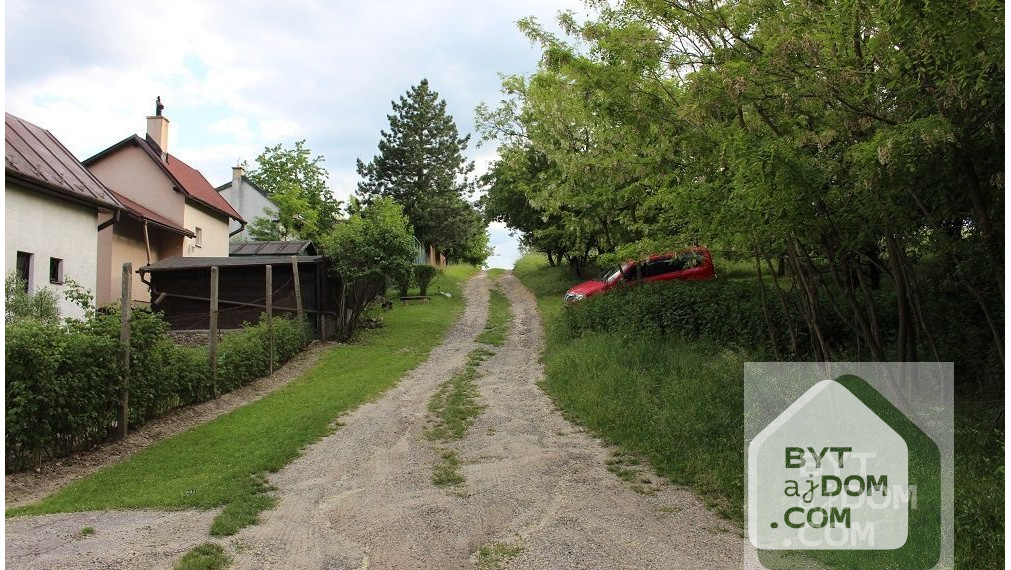 Pozemok v Stupave s výhľadom Lintávy.