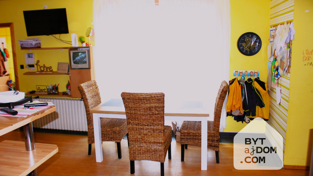 Na prenájom 5-izbový rodinný dom s veľkou garážou v Lamači.