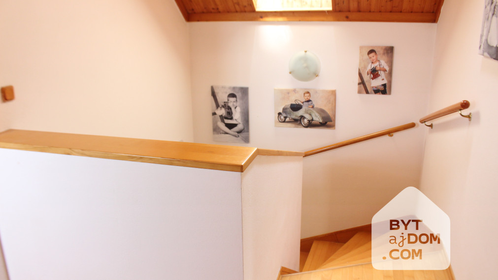 Na prenájom 5-izbový rodinný dom s veľkou garážou v Lamači.