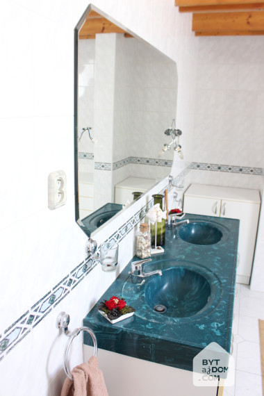 Na prenájom 5-izbový rodinný dom s veľkou garážou v Lamači.