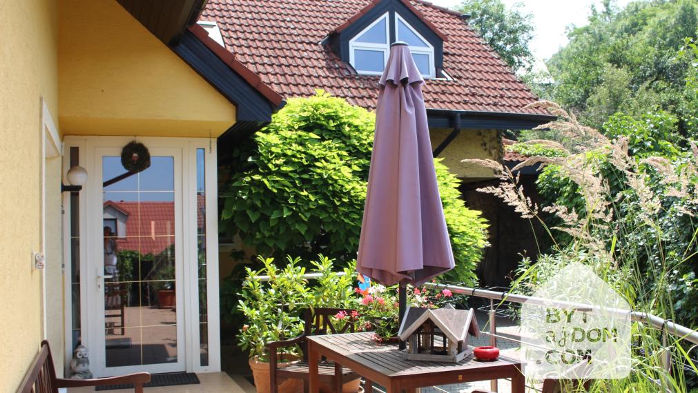 Na prenájom 5-izbový rodinný dom s veľkou garážou v Lamači.