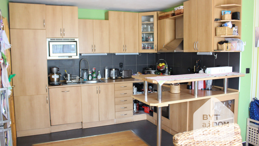 Na prenájom 5-izbový rodinný dom v Lamači.