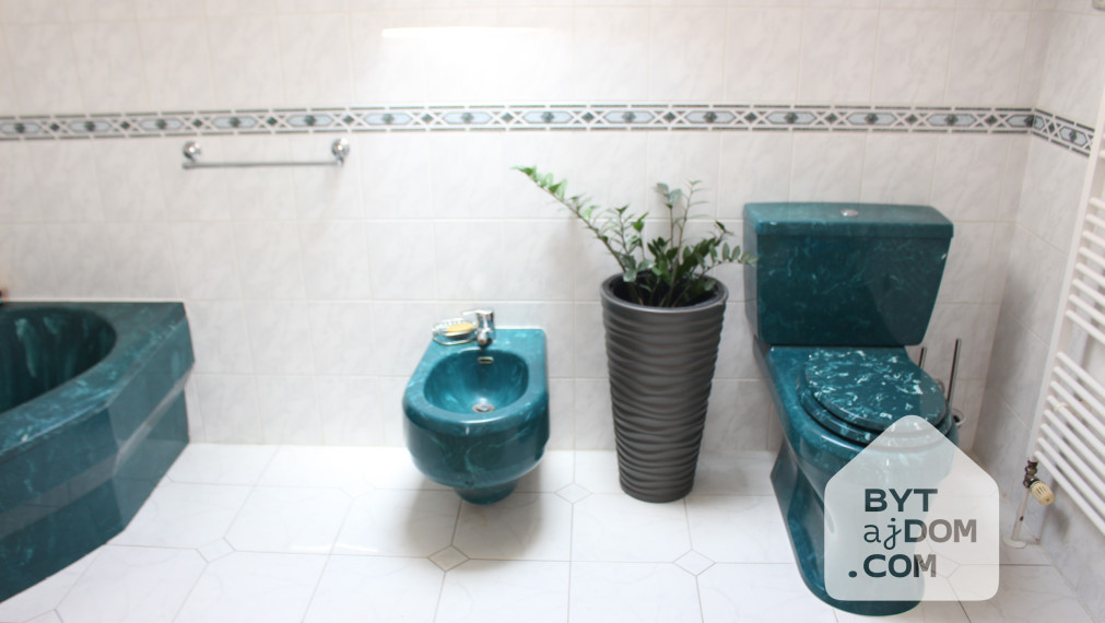 Na prenájom 5-izbový rodinný dom v Lamači.