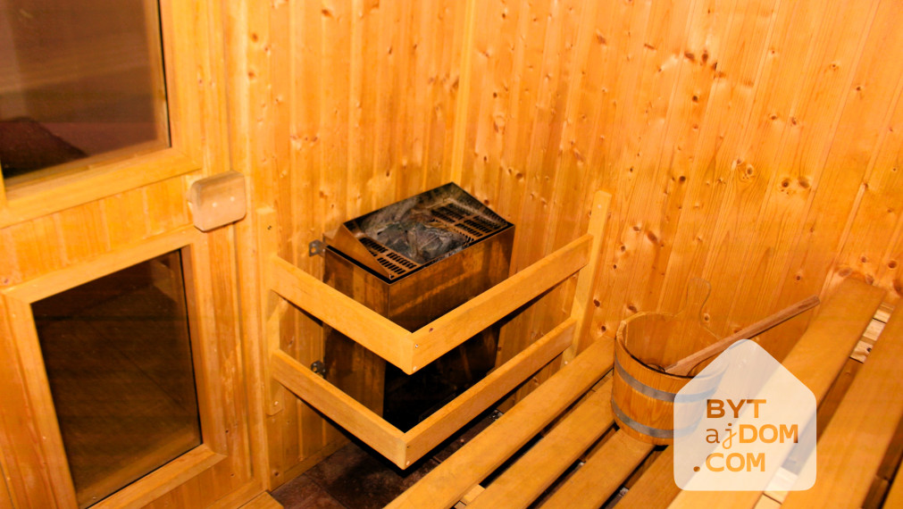 Na prenájom 5-izbový rodinný dom v Lamači.