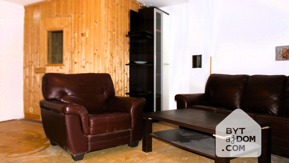 Na prenájom 5-izbový rodinný dom v Lamači.