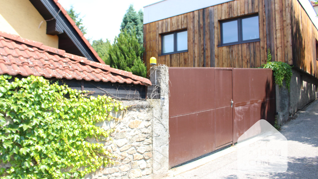 Na prenájom 5-izbový rodinný dom v Lamači.