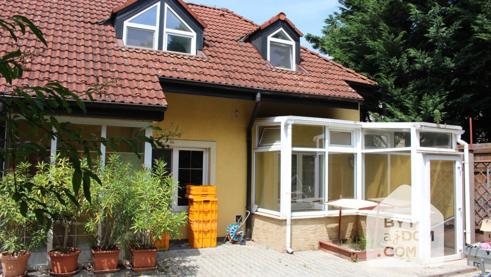 Na prenájom 5-izbový rodinný dom v Lamači.