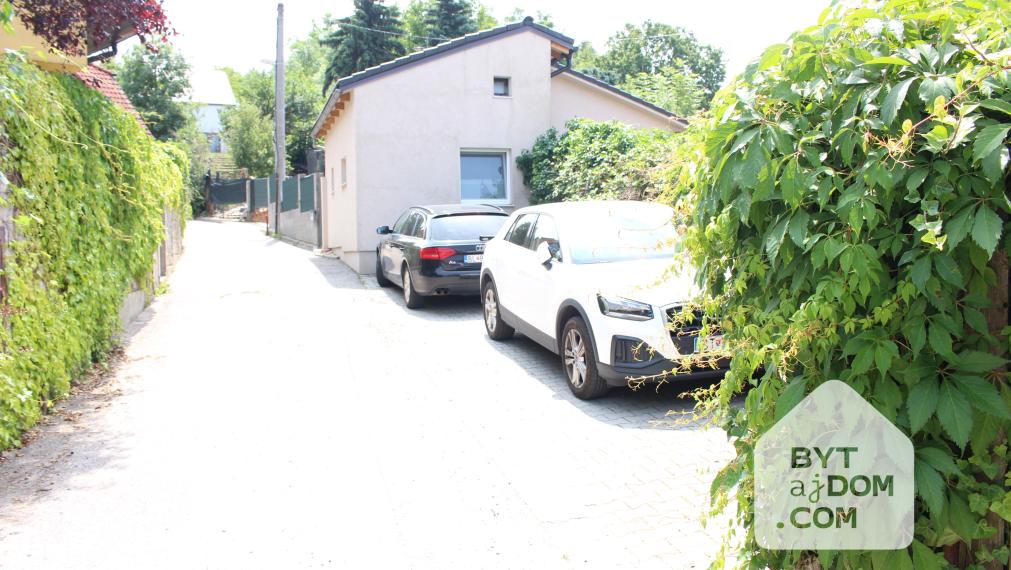 Na prenájom parkovacie miesta na Vysokohorskej v Lamači.