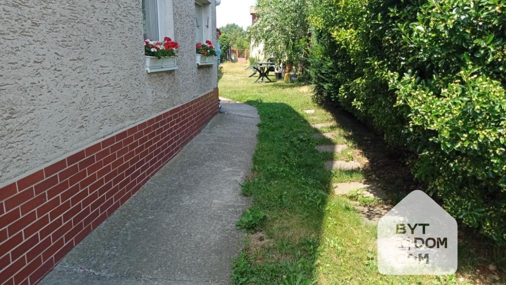 Na predaj: Pozemok so starším rodinným domom v Stupave