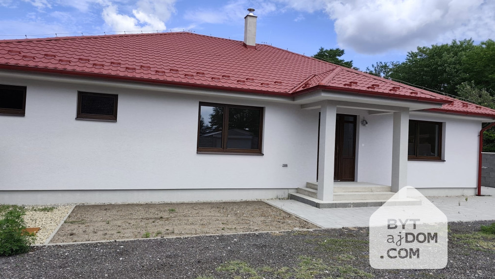 Na predaj velký 4-izbový bungalov pri obci Závod - Tomky