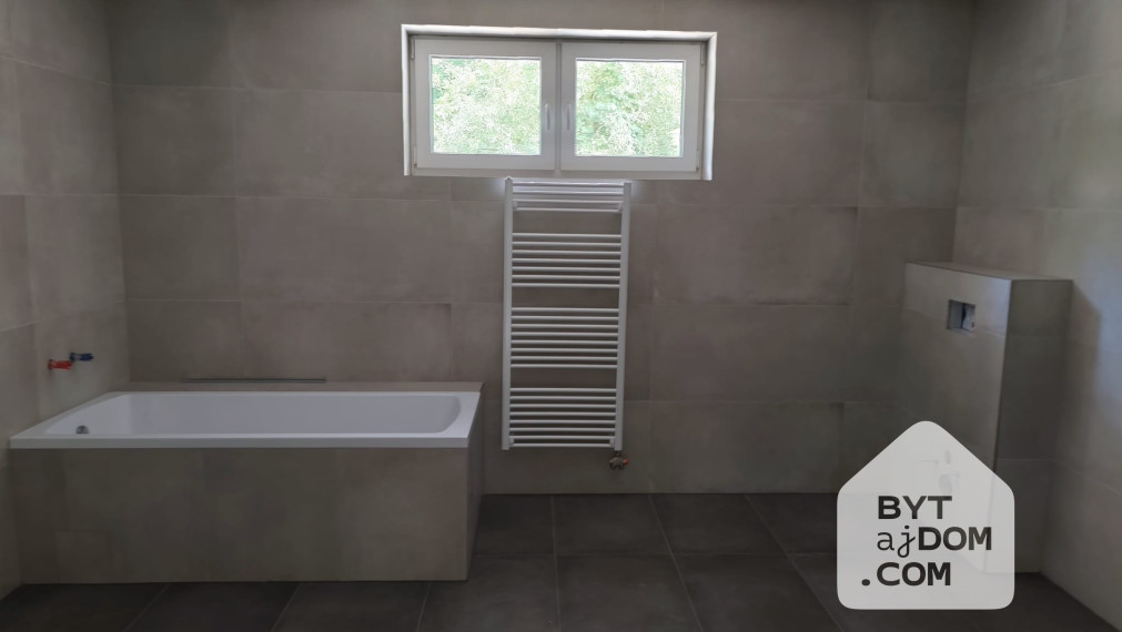 Na predaj velký 4-izbový bungalov pri obci Závod - Tomky