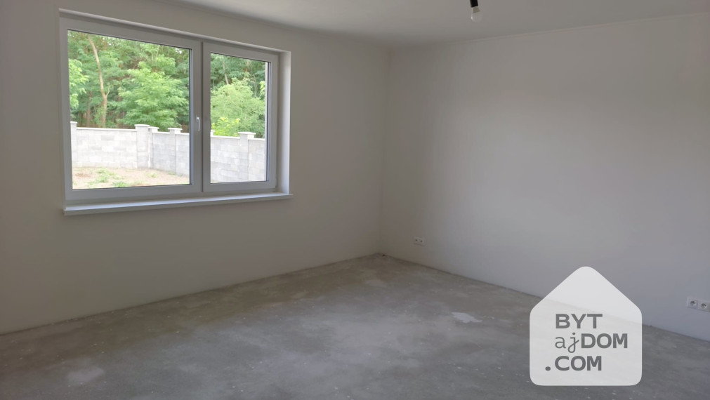 Na predaj velký 4-izbový bungalov pri obci Závod - Tomky