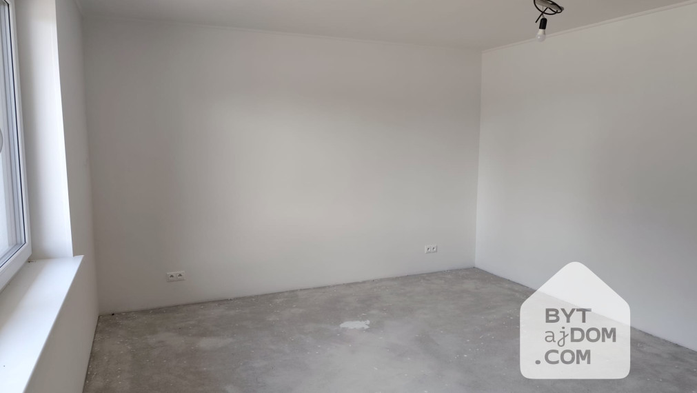 Na predaj velký 4-izbový bungalov pri obci Závod - Tomky