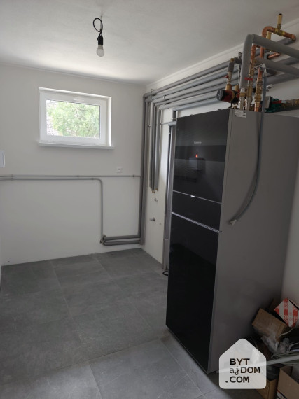 Na predaj velký 4-izbový bungalov pri obci Závod - Tomky