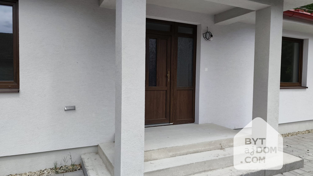 Na predaj velký 4-izbový bungalov pri obci Závod - Tomky