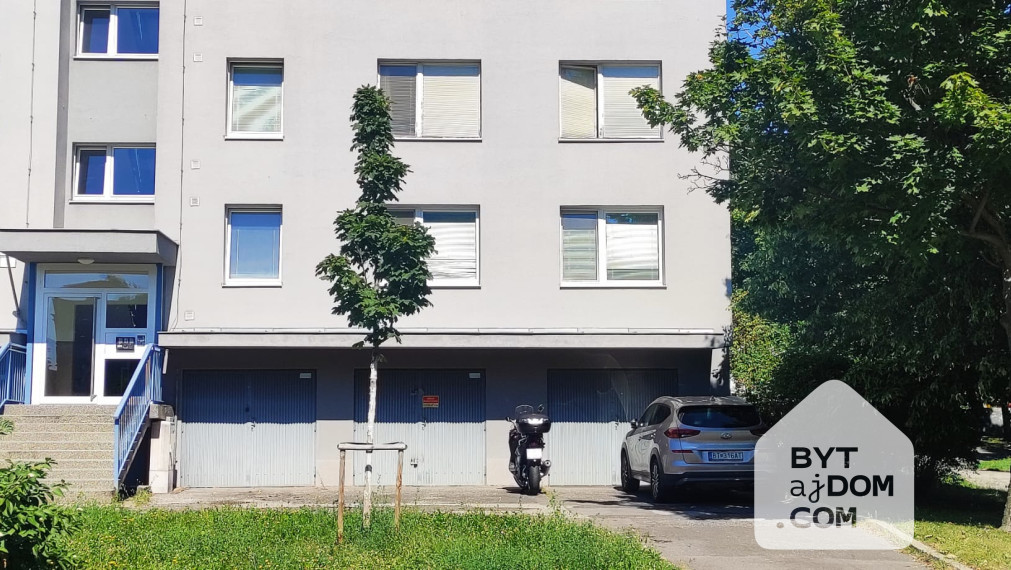 REZERVOVANÝ 3-izbový byt v Dúbravke.