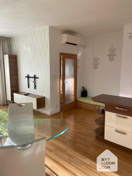 Na predaj štýlový 3-izbový apartmán na Jegeho Alej BA