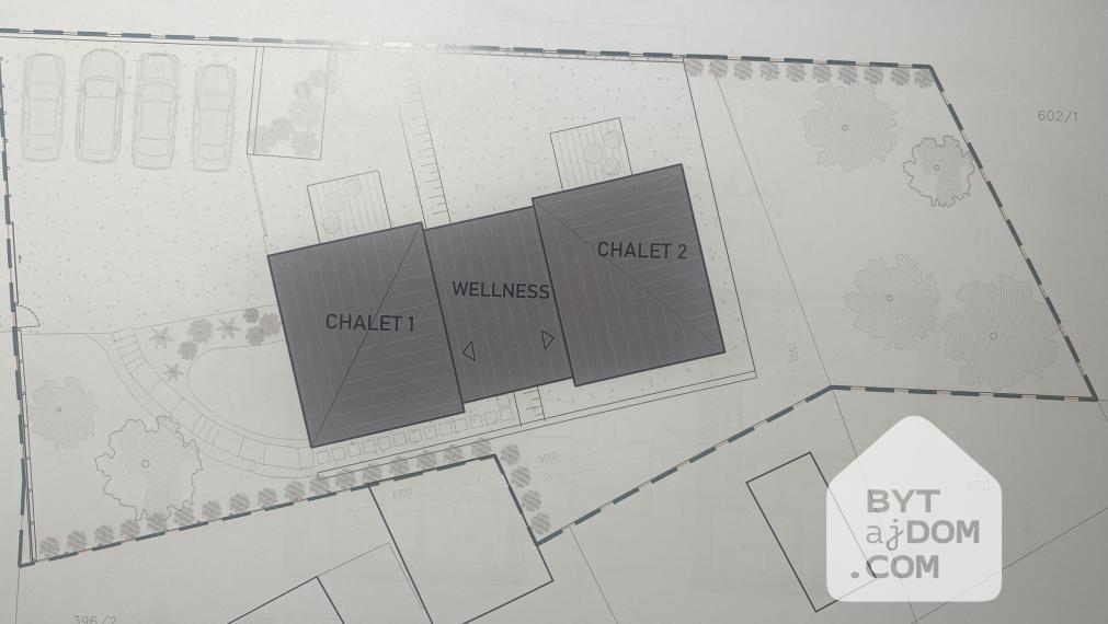 Výnimočný stavebný pozemok s výhľadom na Čachtický hrad.