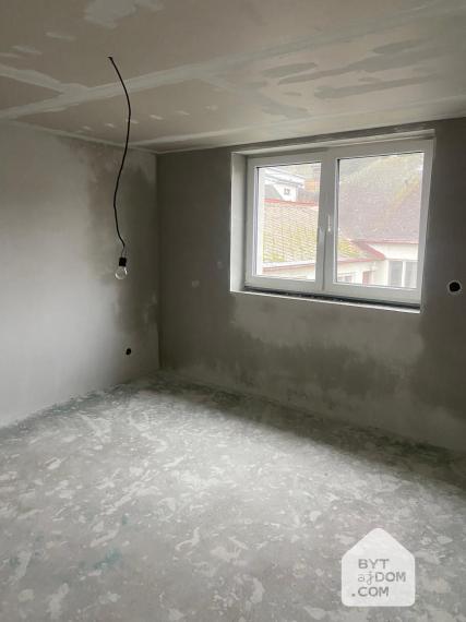 Na predaj moderný dvojpodlažný 5-izbový rodinný dom v Lamači