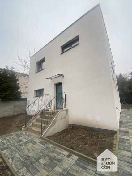 Na predaj moderný dvojpodlažný 5-izbový rodinný dom v Lamači