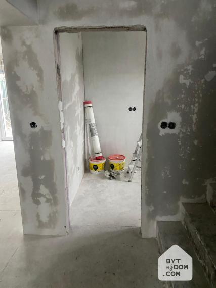 Na predaj moderný dvojpodlažný 5-izbový rodinný dom v Lamači