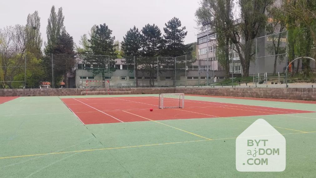 Na predaj 3-izbový byt na Studenohorskej ulici v Lamači.