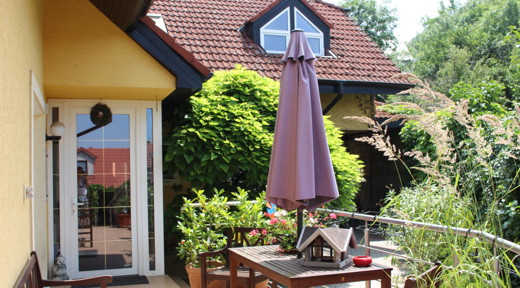 Na prenájom 5-izbový rodinný dom s veľkou garážou v Lamači.