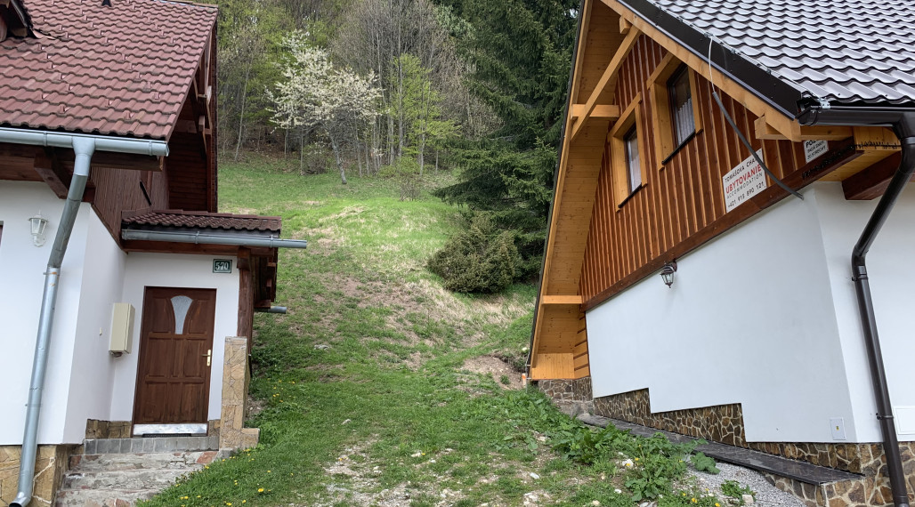 Na predaj pozemok 812 m² v srdci Donovál