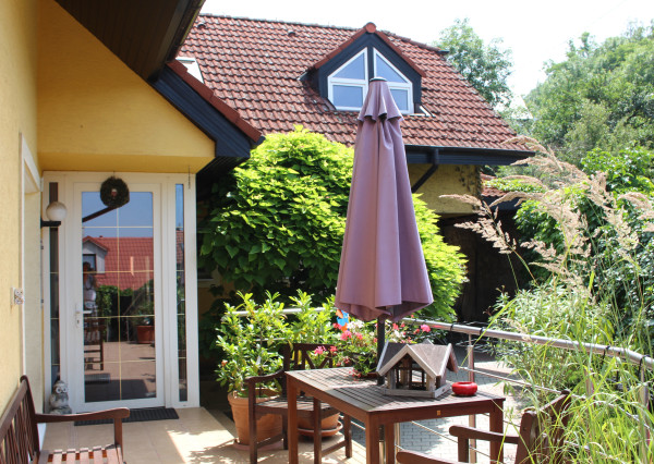 Na prenájom 5-izbový rodinný dom s veľkou garážou v Lamači.