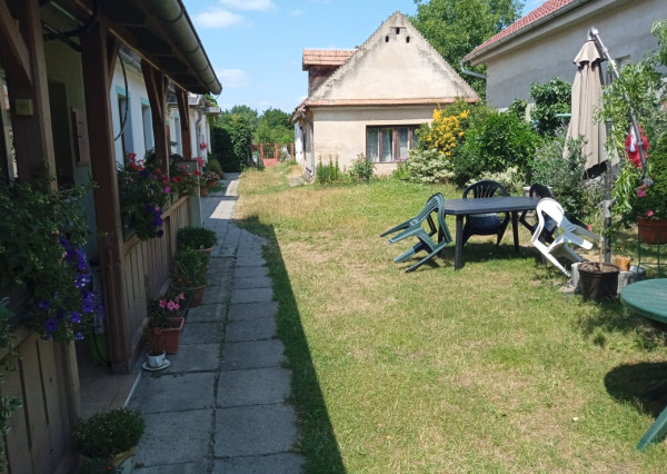 Na predaj: Pozemok so starším rodinným domom v Stupave