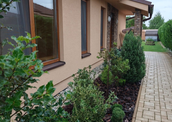 Na predaj štýlový 4-izbový bungalov v  Lehnice – Sása